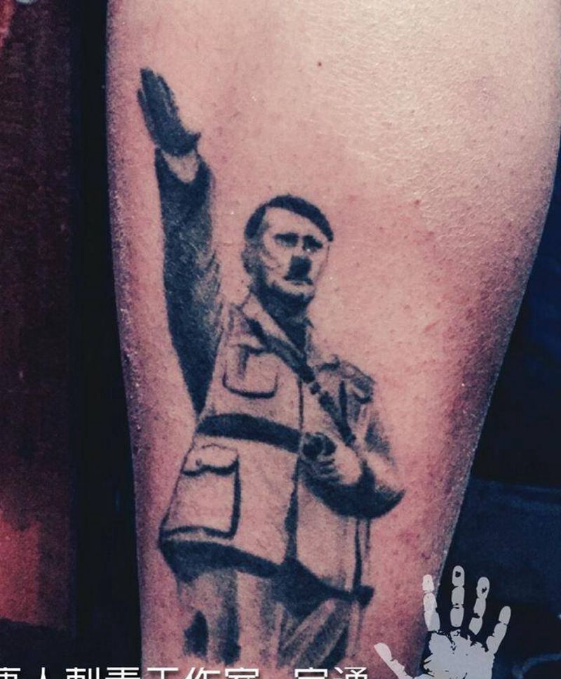 希特勒纹身图片_