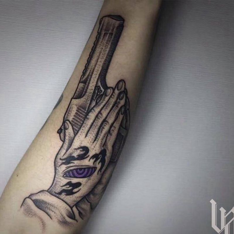 点刺手枪纹身图片_手臂点刺New School纹身图案