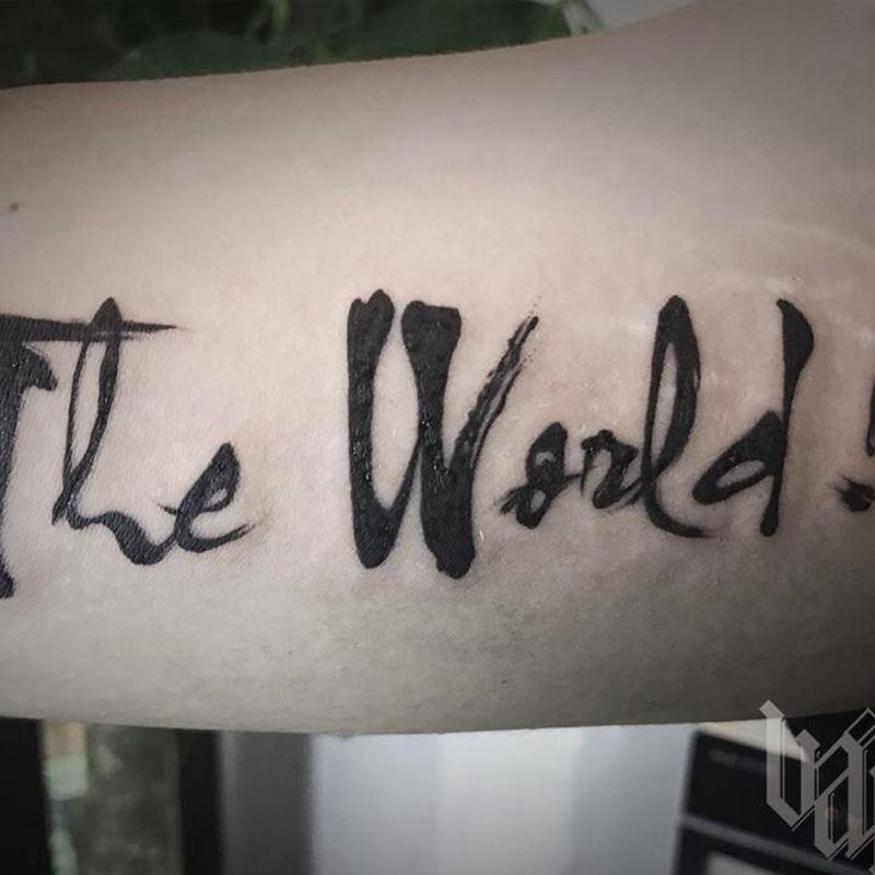 字母纹身图片_手部花体字纹身图案