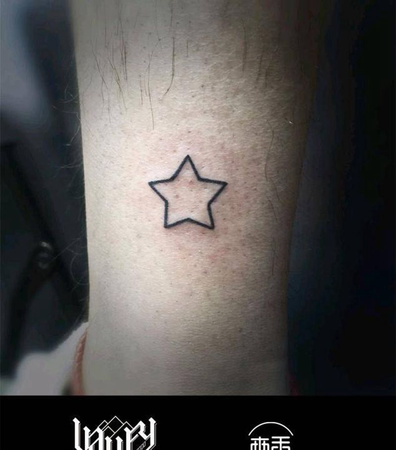 小星星纹身图片_肩部腿部习俗清新写实几何字符人物成品插画纹身图案