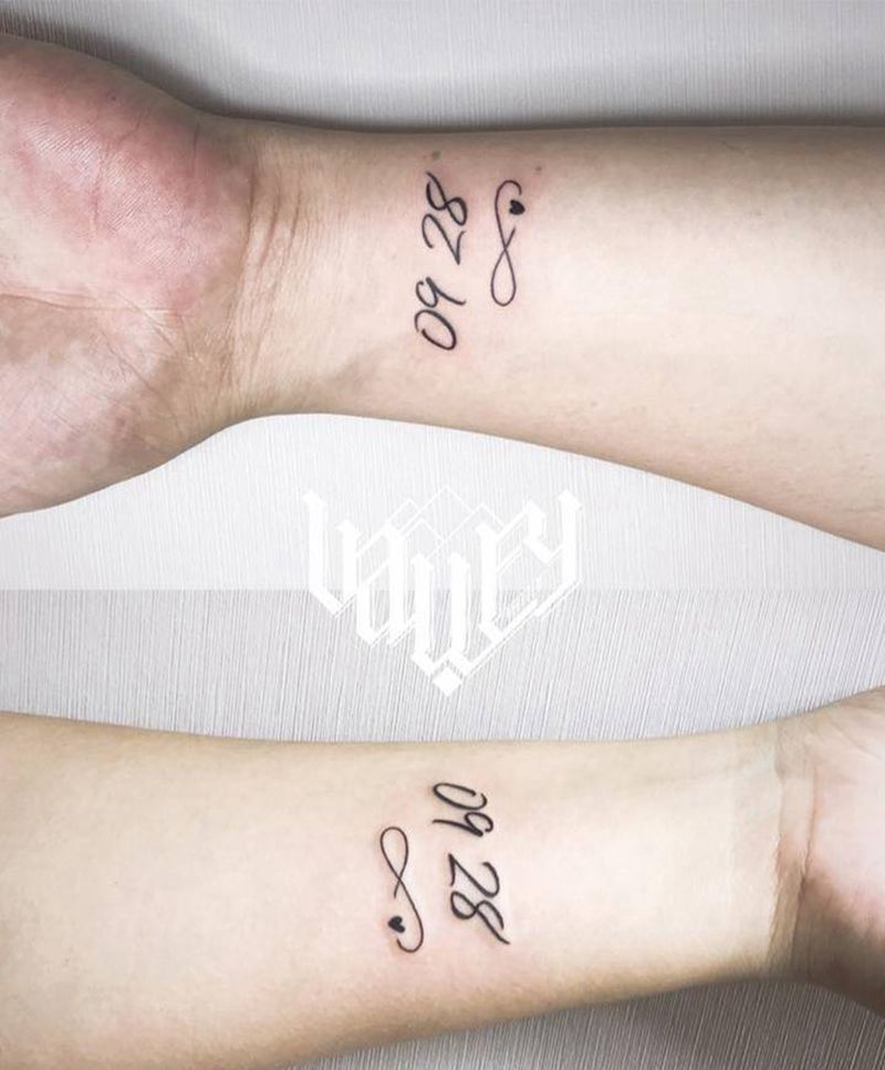 结婚纪念日纹身图片_手臂花体字纹身图案