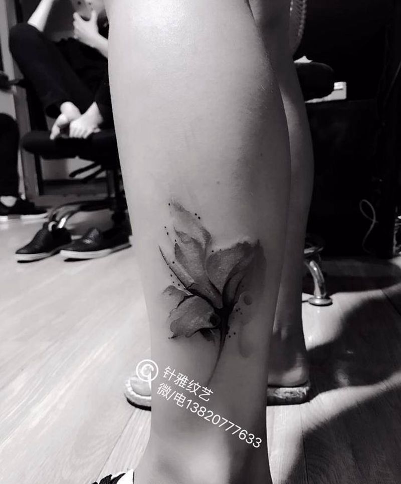 泼墨小花一枚纹身图片_