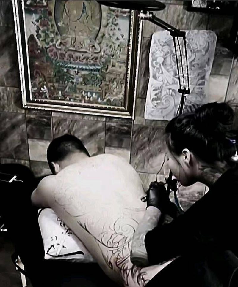 满背纹身图片_