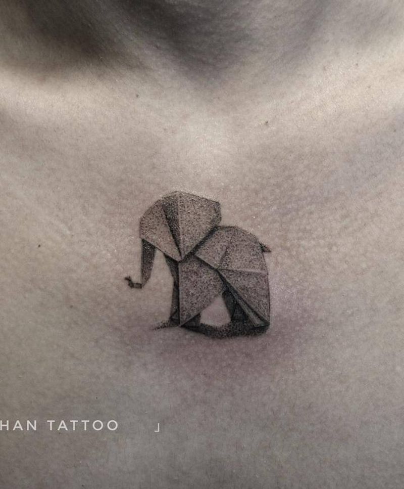 折纸大象纹身图片_胸部点刺几何纹身图案