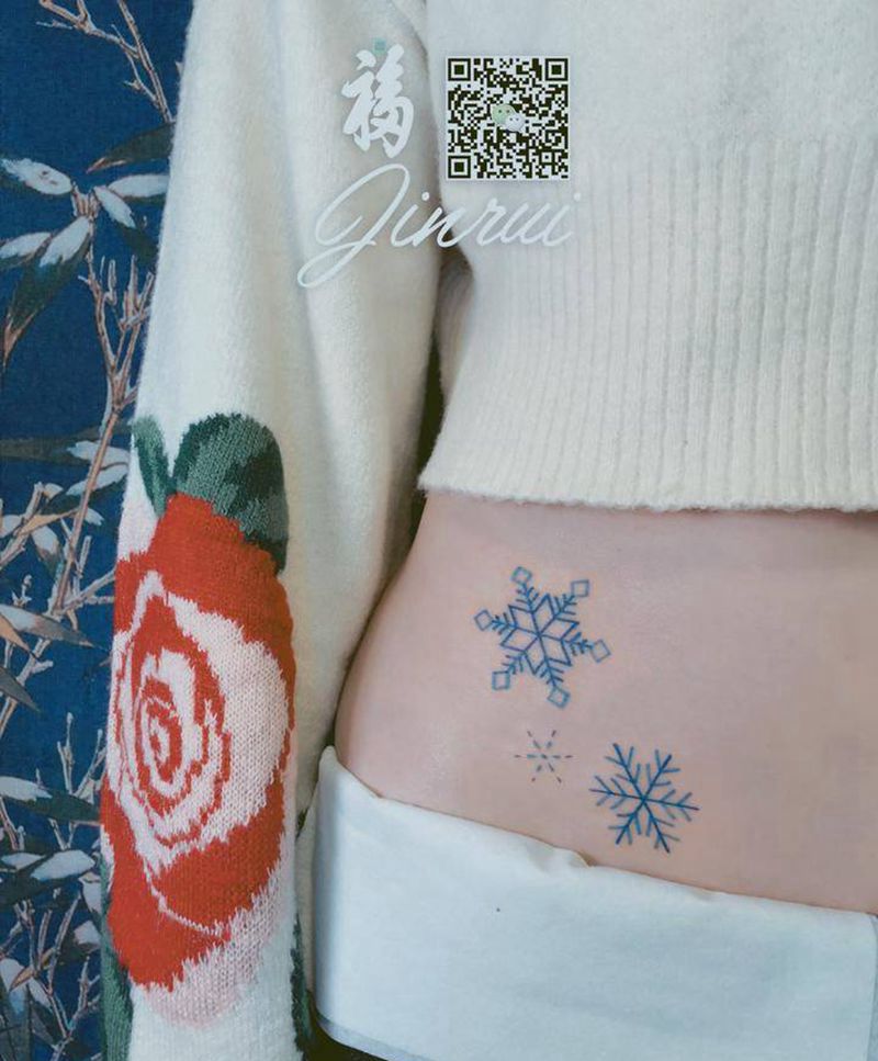 雪花纹身图片_成品腰部腹部清新几何图腾静物欧美彩色女生纹身图案