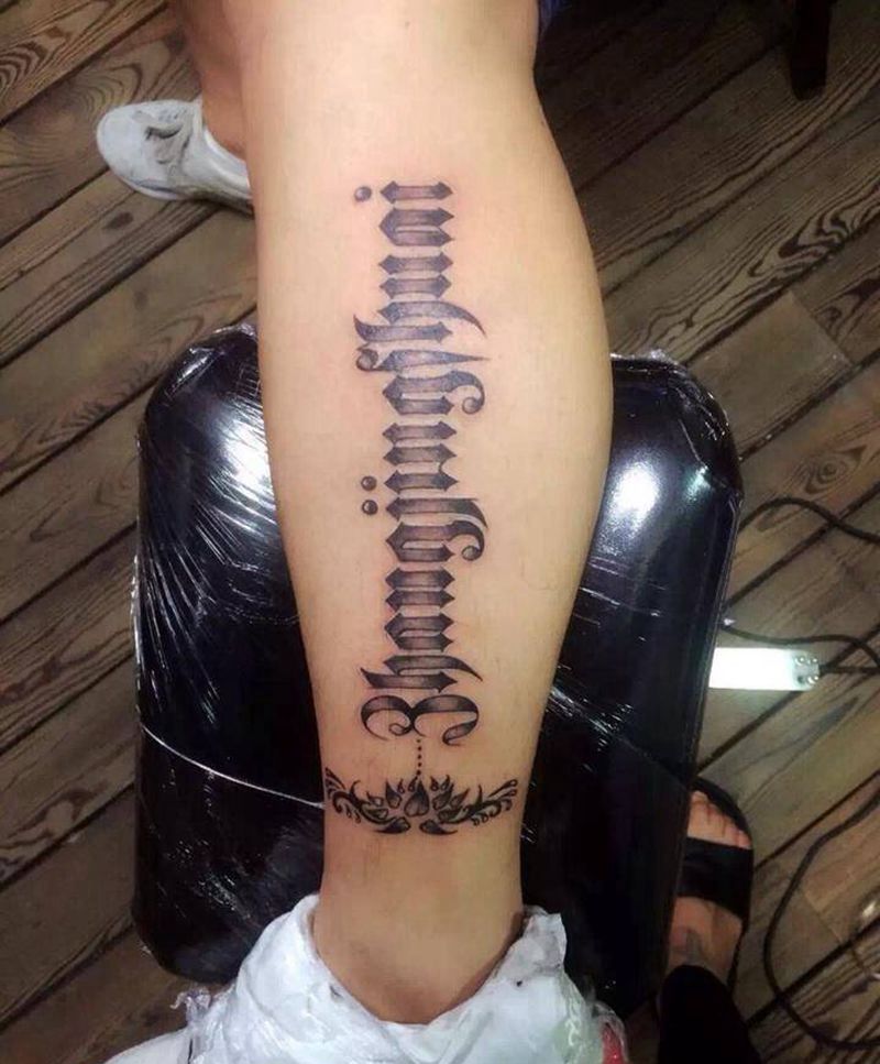 字母一枚纹身图片_