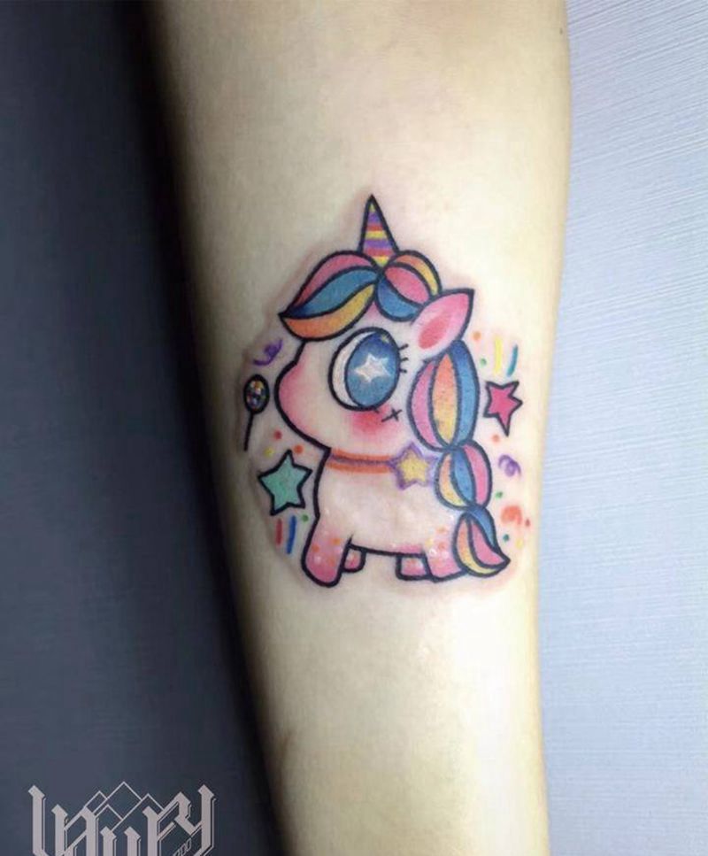 独角兽纹身图片_手臂New School纹身图案