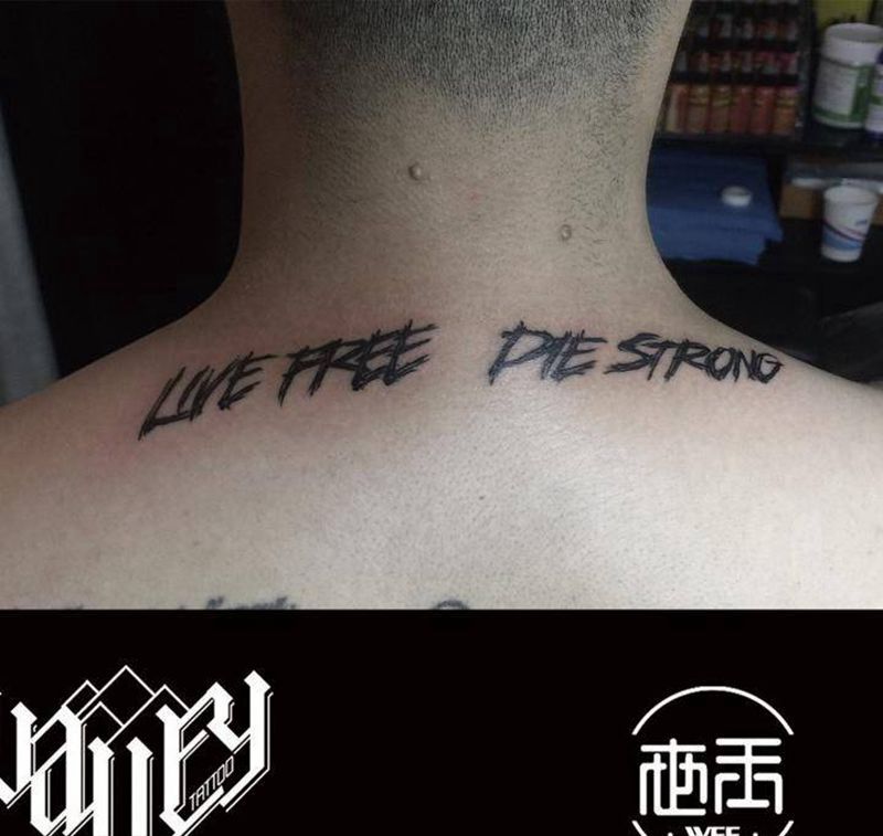 笔触英文纹身图片_颈部肩部欧美写实花体字纹身图案