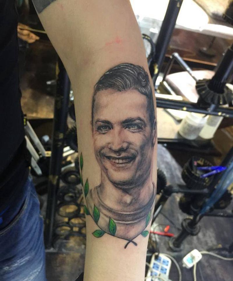 C罗肖像纹身图片_成品手部欧美写实人物纹身图案