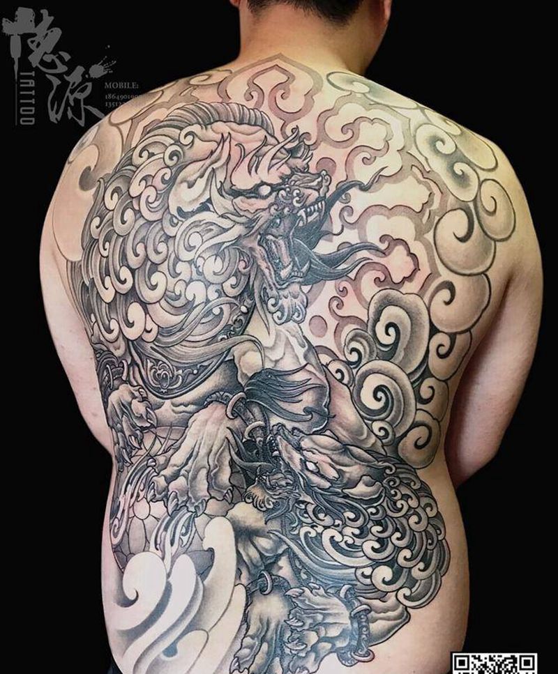 谁与争锋之满背唐狮纹身图片_