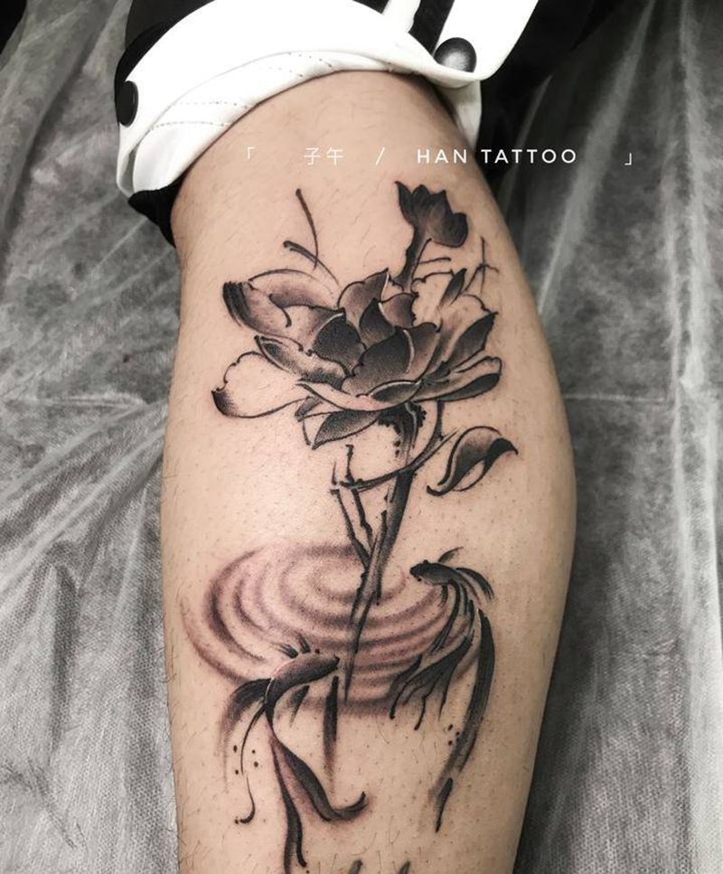 荷花纹身图片_腿部水墨纹身图案