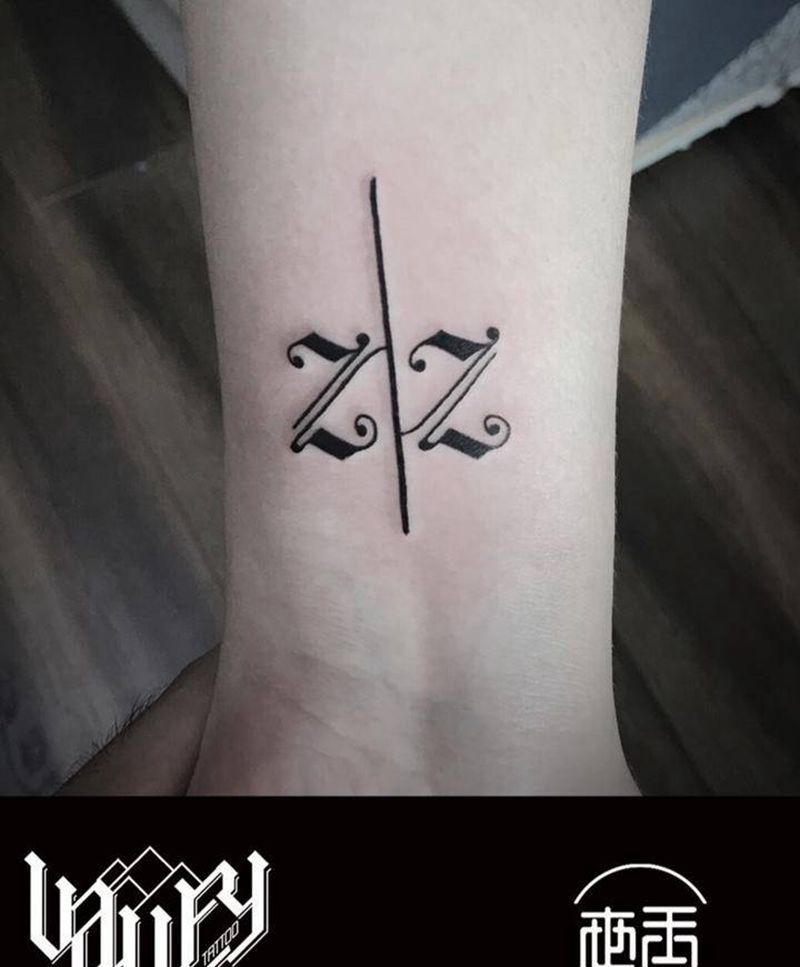 手腕英文纹身图片_手臂花体字纹身图案