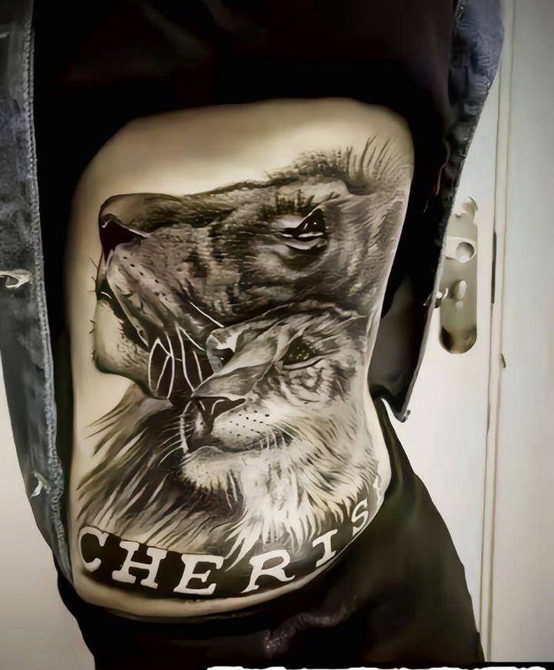 写实狮子纹身图片_腰部欧美写实纹身图案