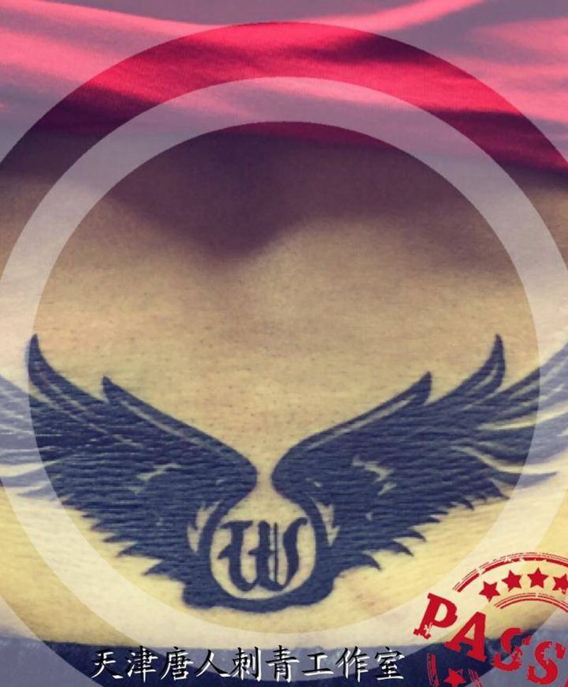 后腰翅膀纹身图片_