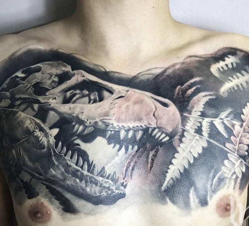 花胸 霸王龙纹身图片_胸部欧美写实纹身图案