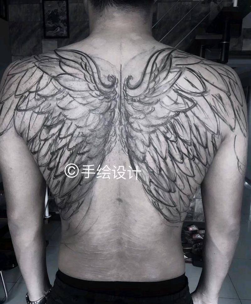 手绘上身翅膀水线完成纹身图片_
