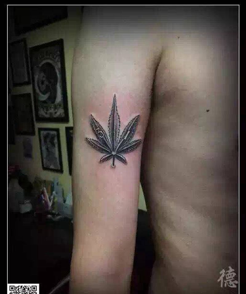 大麻叶子纹身图片_