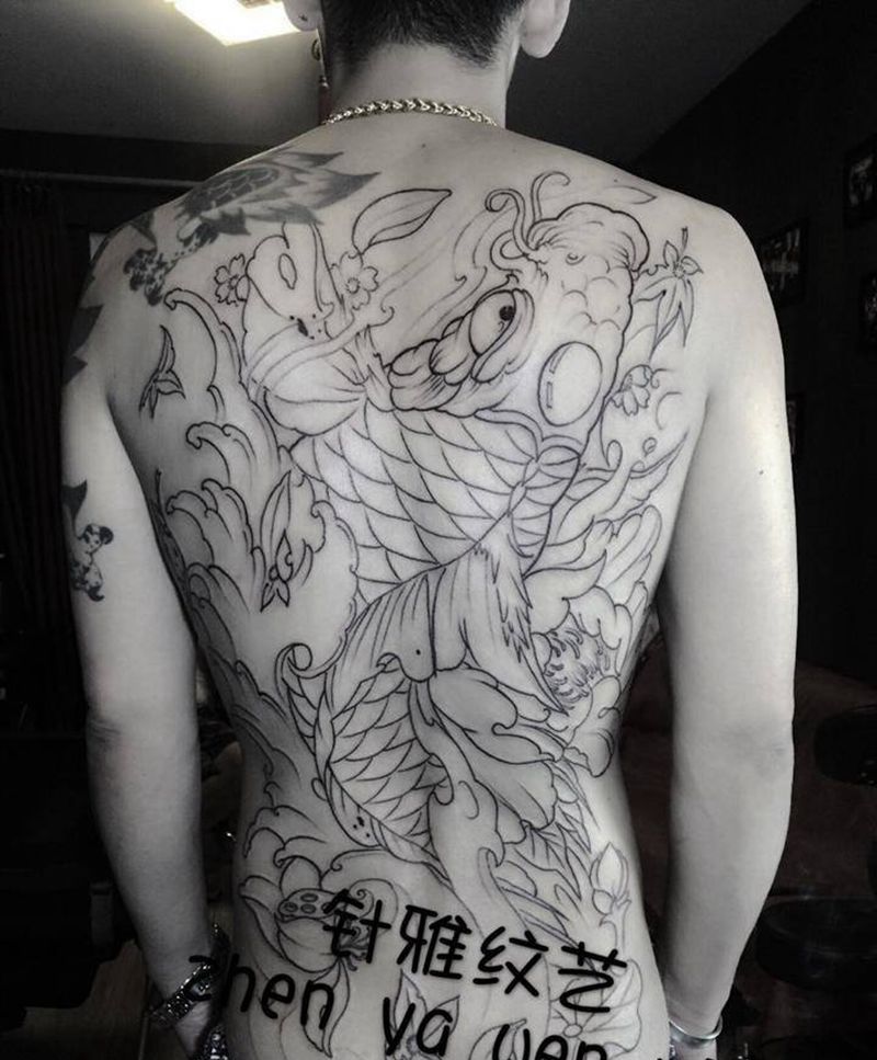 满背鱼纹身图片_未完成纹身图案
