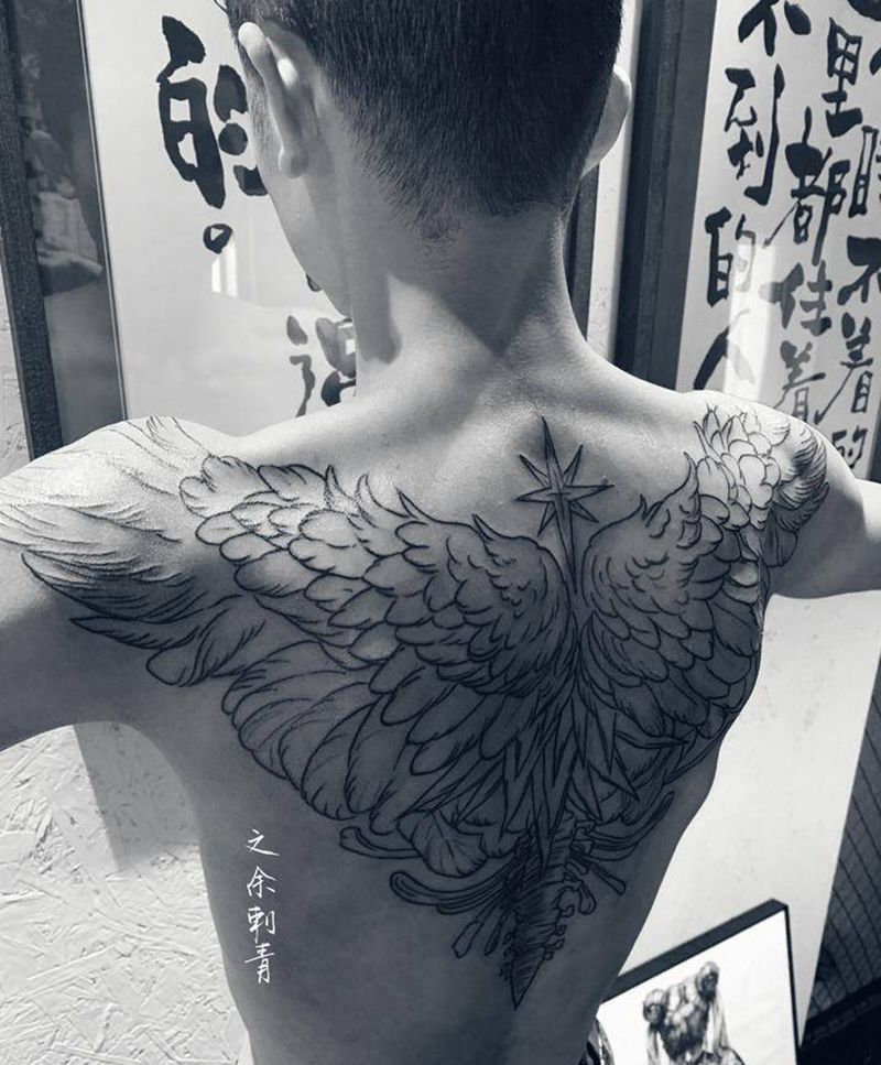 后背翅膀纹身图片_背部纹身图案