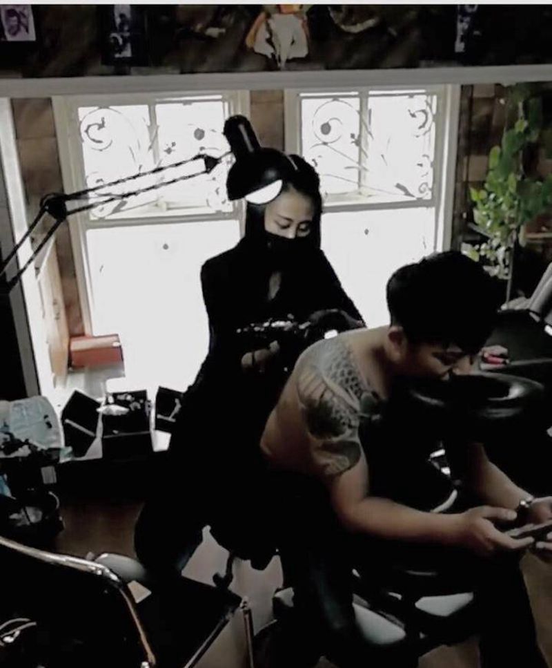 观音戏鲤纹身图片_