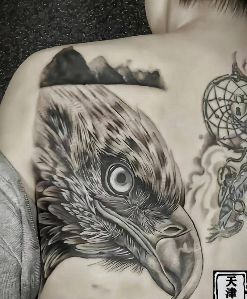 写实鹰头，完工纹身图片_肩部欧美写实纹身图案