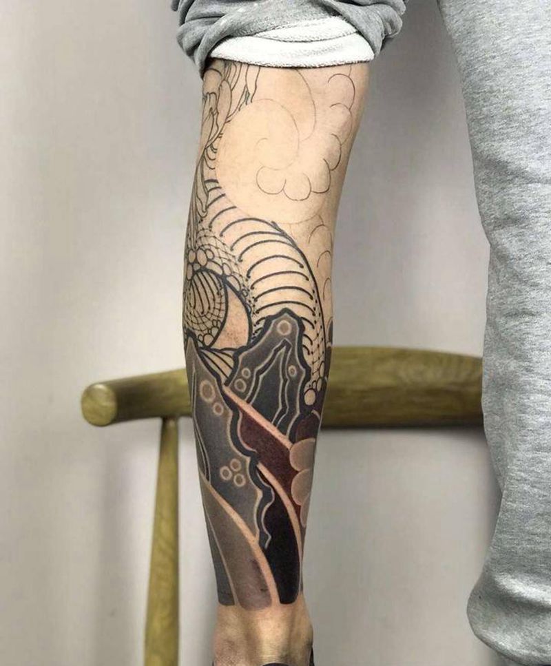 日式蛇纹身图片_腿部老传统纹身图案