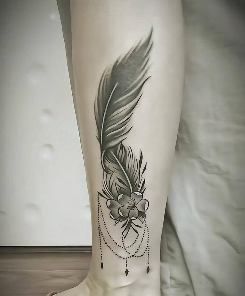 小腿羽毛纹身图片_腿部新传统纹身图案