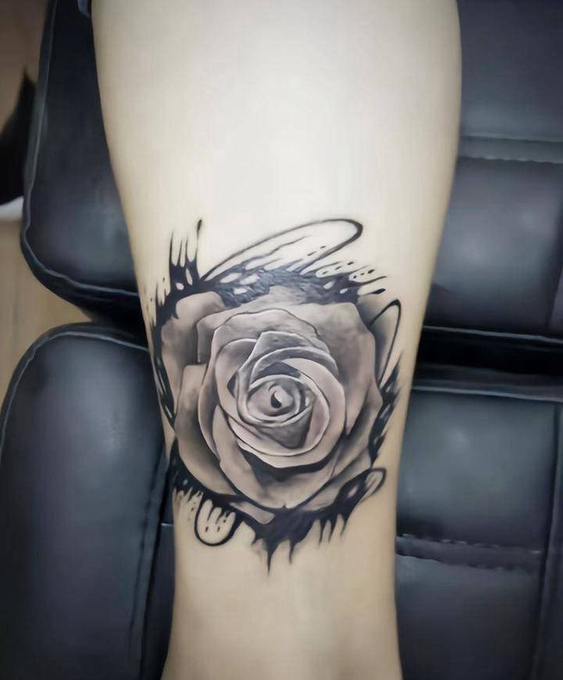 脚踝泼墨玫瑰纹身图片_腿部欧美写实纹身图案
