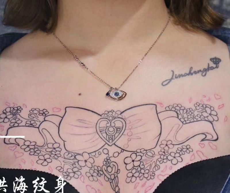 大v纹身图片_颈部胸部新传统欧美写实纹身图案