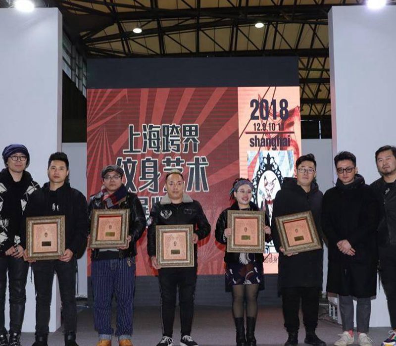 上海跨界纹身展会~担任评委一职纹身图片_肩部几何纹身图案