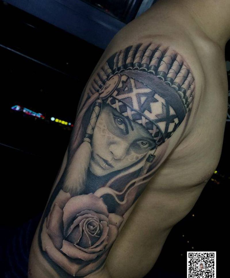 最后的莫西干纹身图片_手臂肩部欧美写实肖像黑白纹身图案