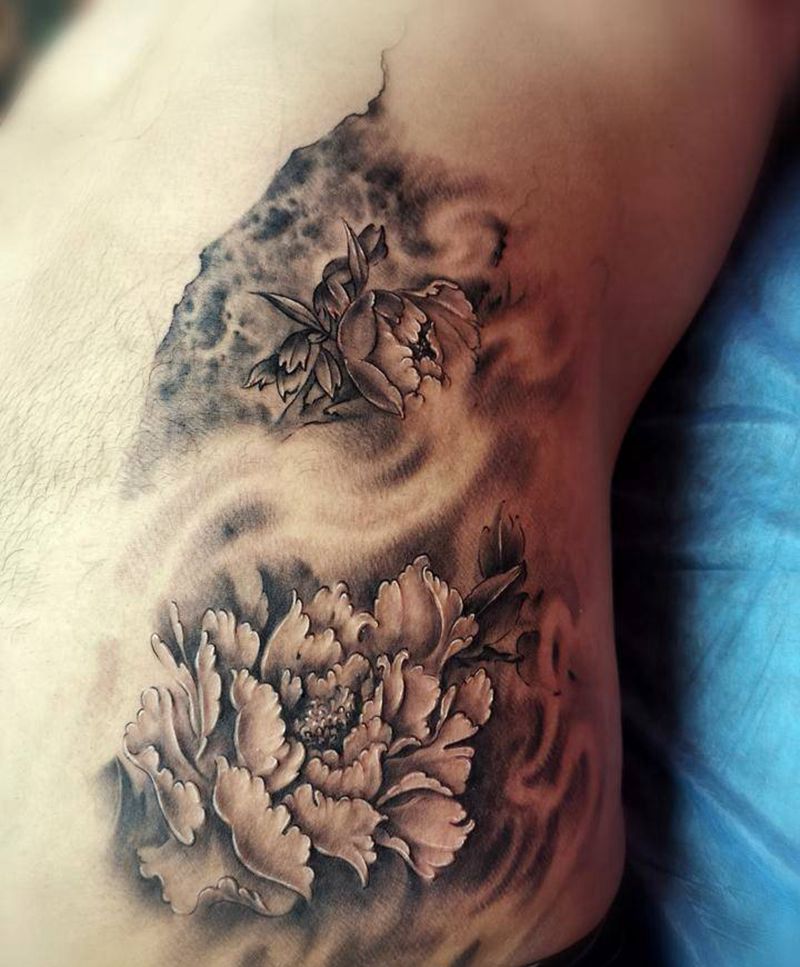 牡丹纹身图片_腰部新传统纹身图案