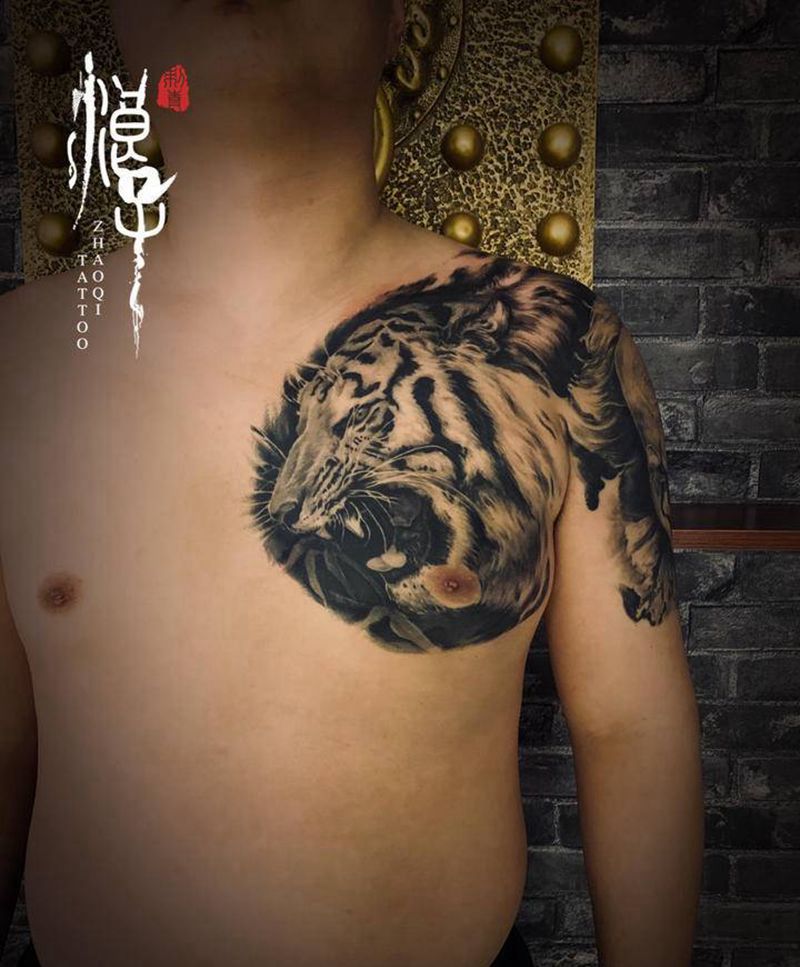 小丑回魂纹身图片_胸部臀部欧美写实动物，肖像纹身图案