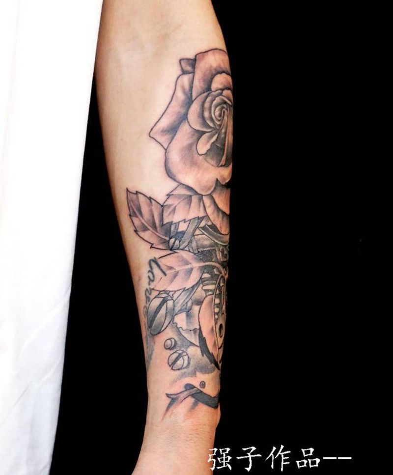 玫瑰机械纹身图片_手臂新传统欧美写实纹身图案