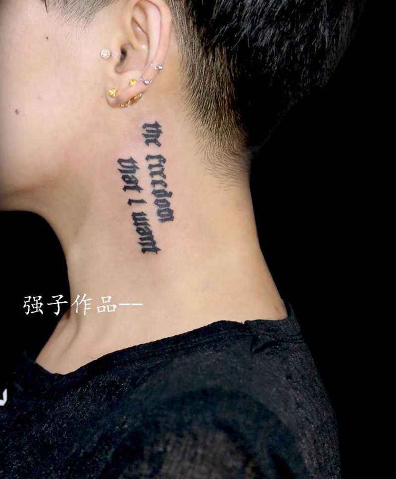 哥特字体纹身图片_颈部花体字纹身图案