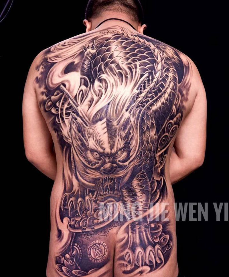 麒麟踏宝纹身图片_背部纹身图案