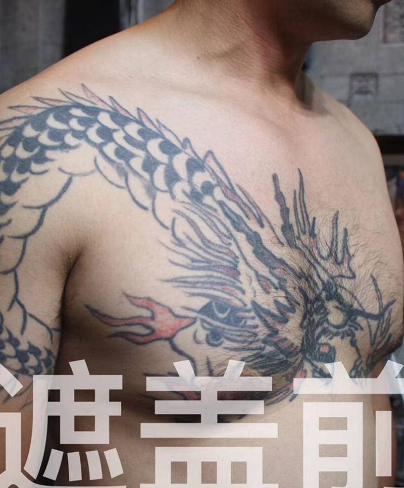 遮盖过肩龙纹身图片_胸部肩部纹身图案