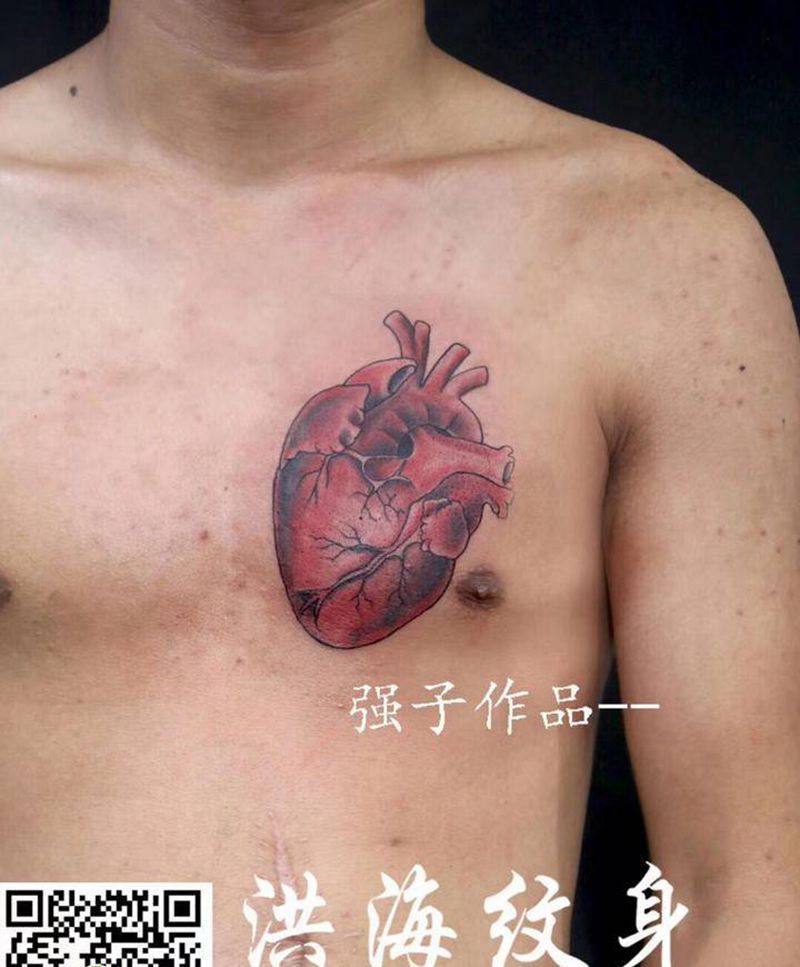 心脏纹身图片_胸部新传统老传统纹身图案