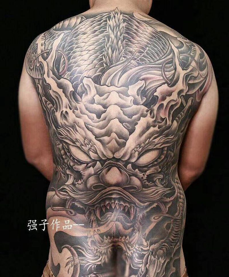 龙纹身图片_背部老传统新传统纹身图案