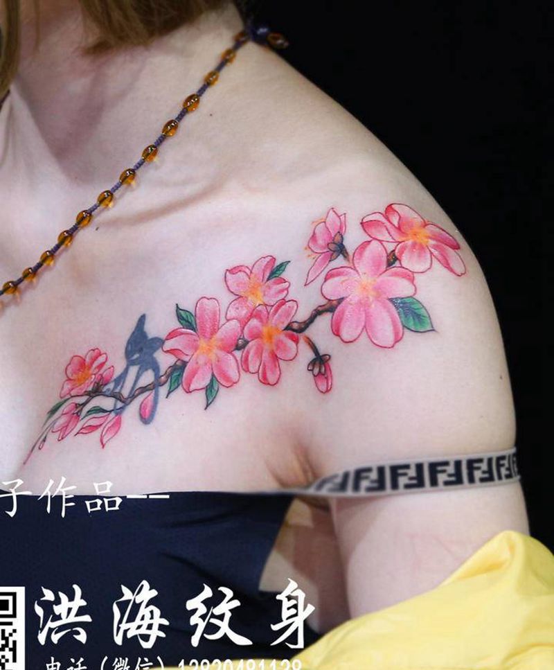 花纹身图片_胸部老传统新传统纹身图案