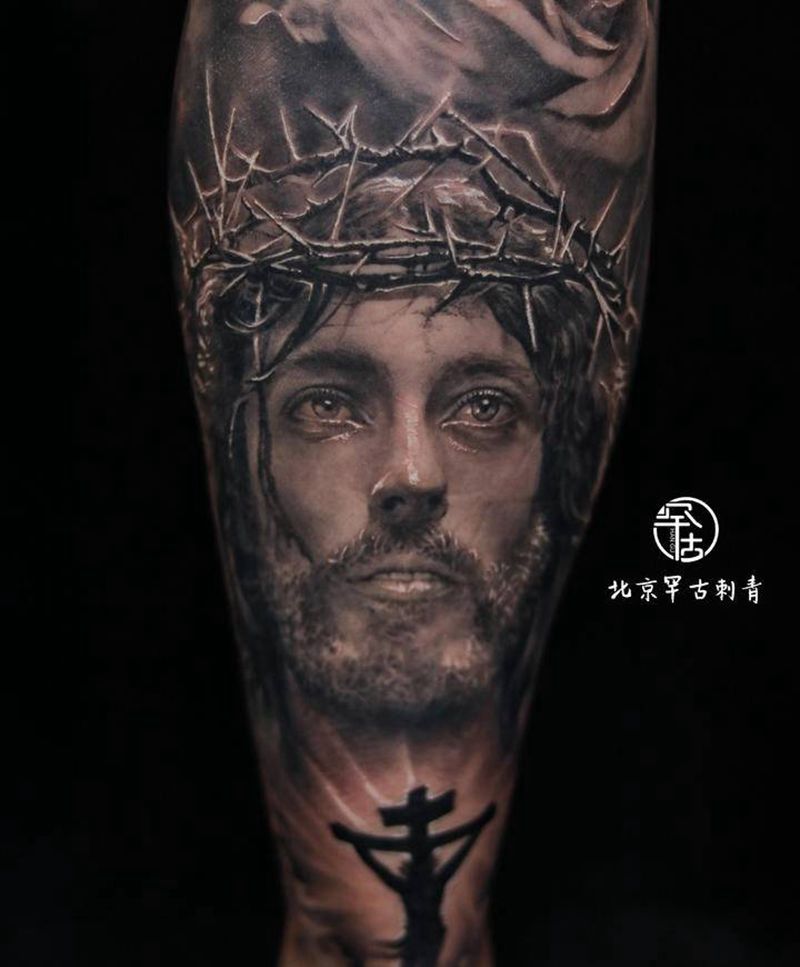 《圣母 耶稣》纹身图片_腿部欧美写实圣母耶稣纹身图案