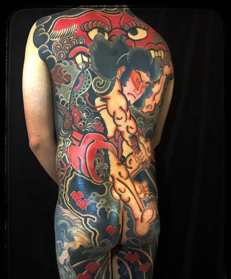 小作纹身图片_背部腿部老传统纹身图案