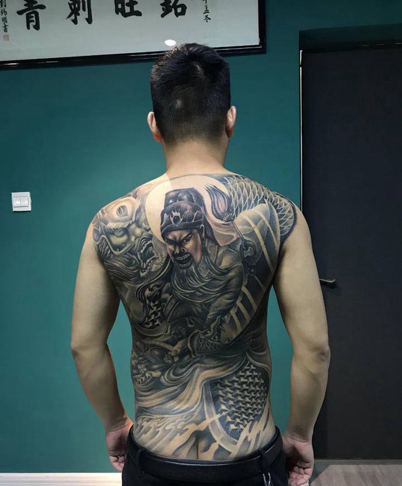 关羽纹身图片_背部纹身图案