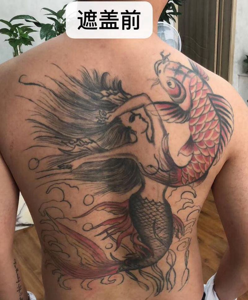 唐狮子遮盖美人鱼纹身图片_背部新传统纹身图案