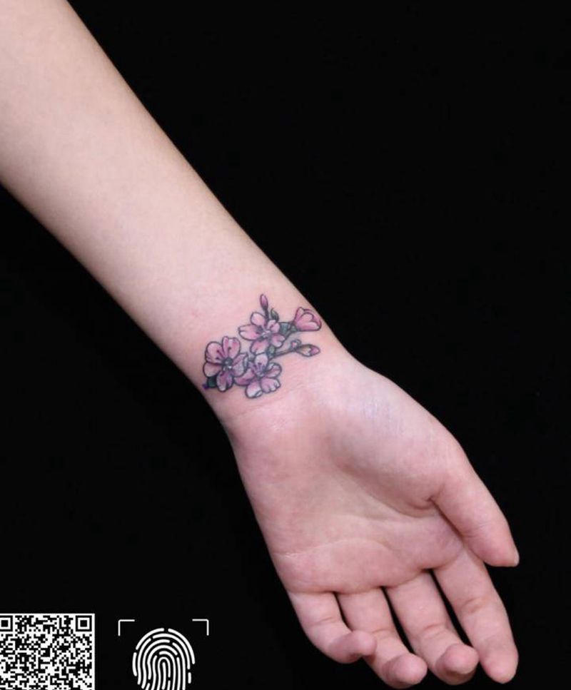 花遮盖纹身图片_手臂老传统新传统纹身图案