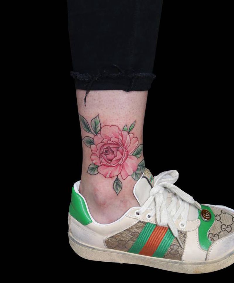 花纹身图片_腿部新传统点刺纹身图案