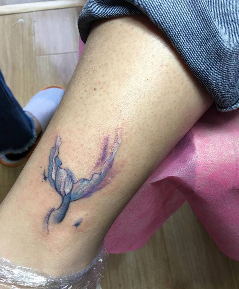 鱼尾巴纹身图片_腿部脚部水彩纹身图案