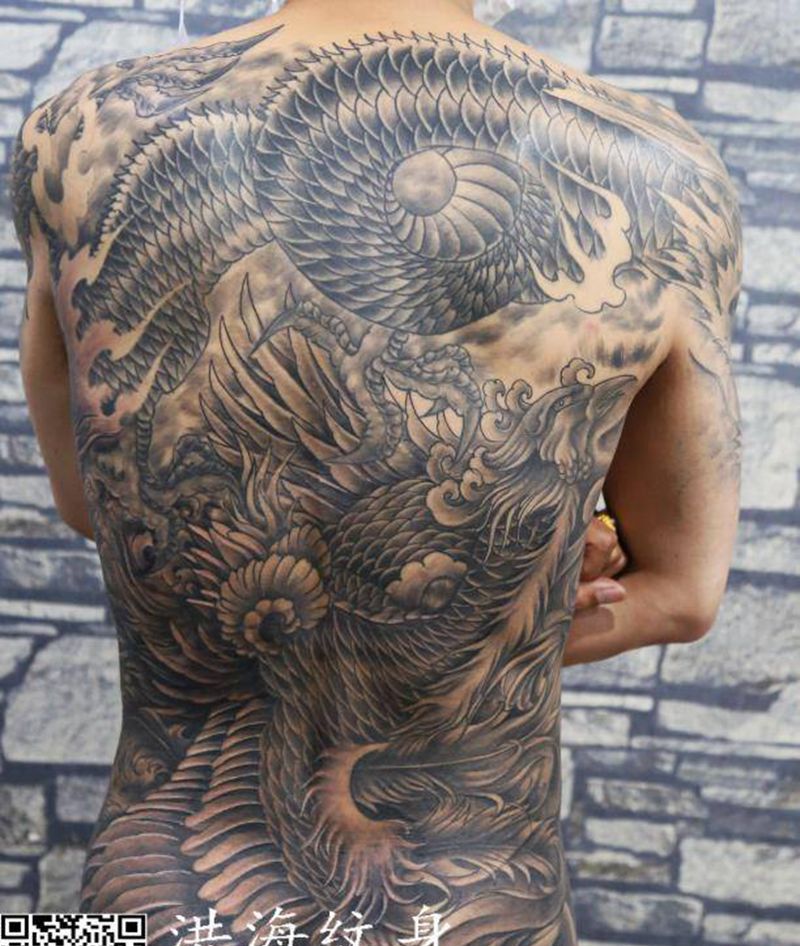 龙凤纹身图片_背部新传统纹身图案