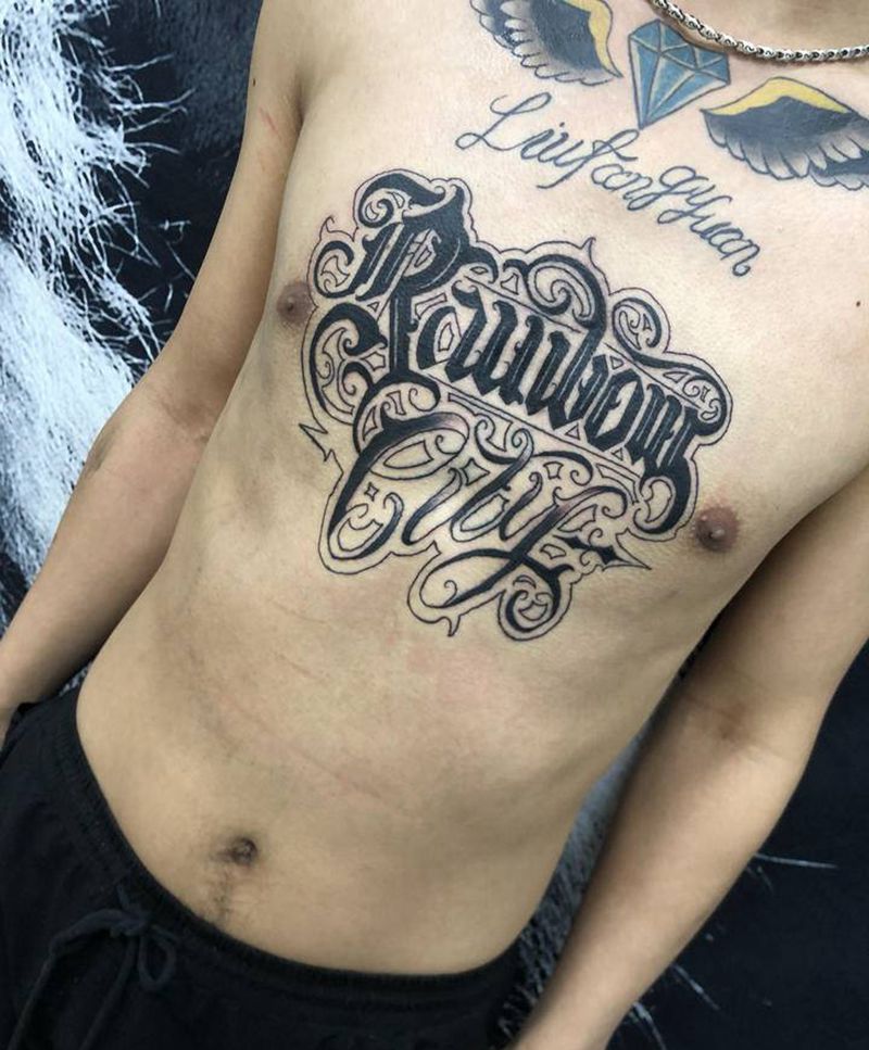 花体英文纹身图片_胸部纹身图案