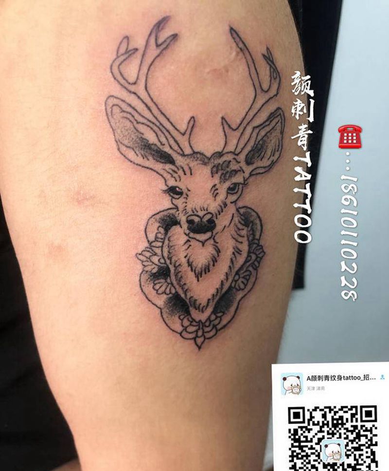 小鹿纹身图片_肩部纹身图案